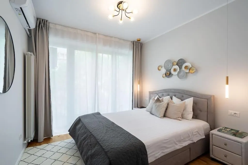 Sunny 2Br Flat - Top Location - 3 Balconies Bucharest 0*,