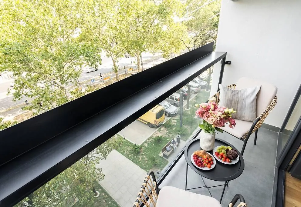 Sunny 2Br Flat - Top Location - 3 Balconies Bucharest
