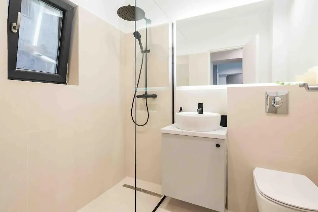 Apartment Sunny 2Br Flat - Top Location - 3 Balconies Bucharest