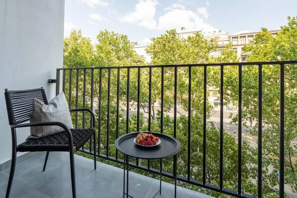 Sunny 2Br Flat - Top Location - 3 Balconies Bucharest Apartment