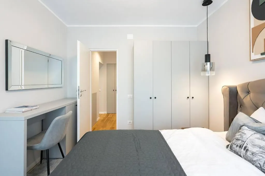 Sunny 2Br Flat - Top Location - 3 Balconies Boekarest Appartement
