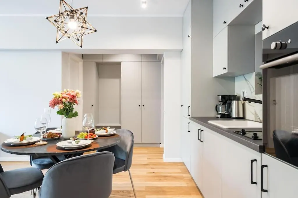Sunny 2Br Flat - Top Location - 3 Balconies Boekarest Appartement