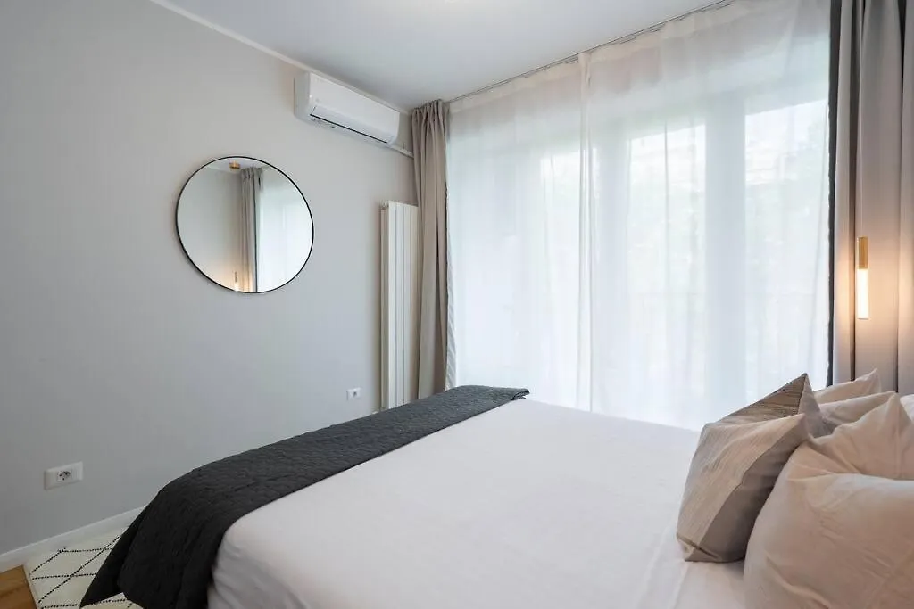 Sunny 2Br Flat - Top Location - 3 Balconies Boekarest 0*,